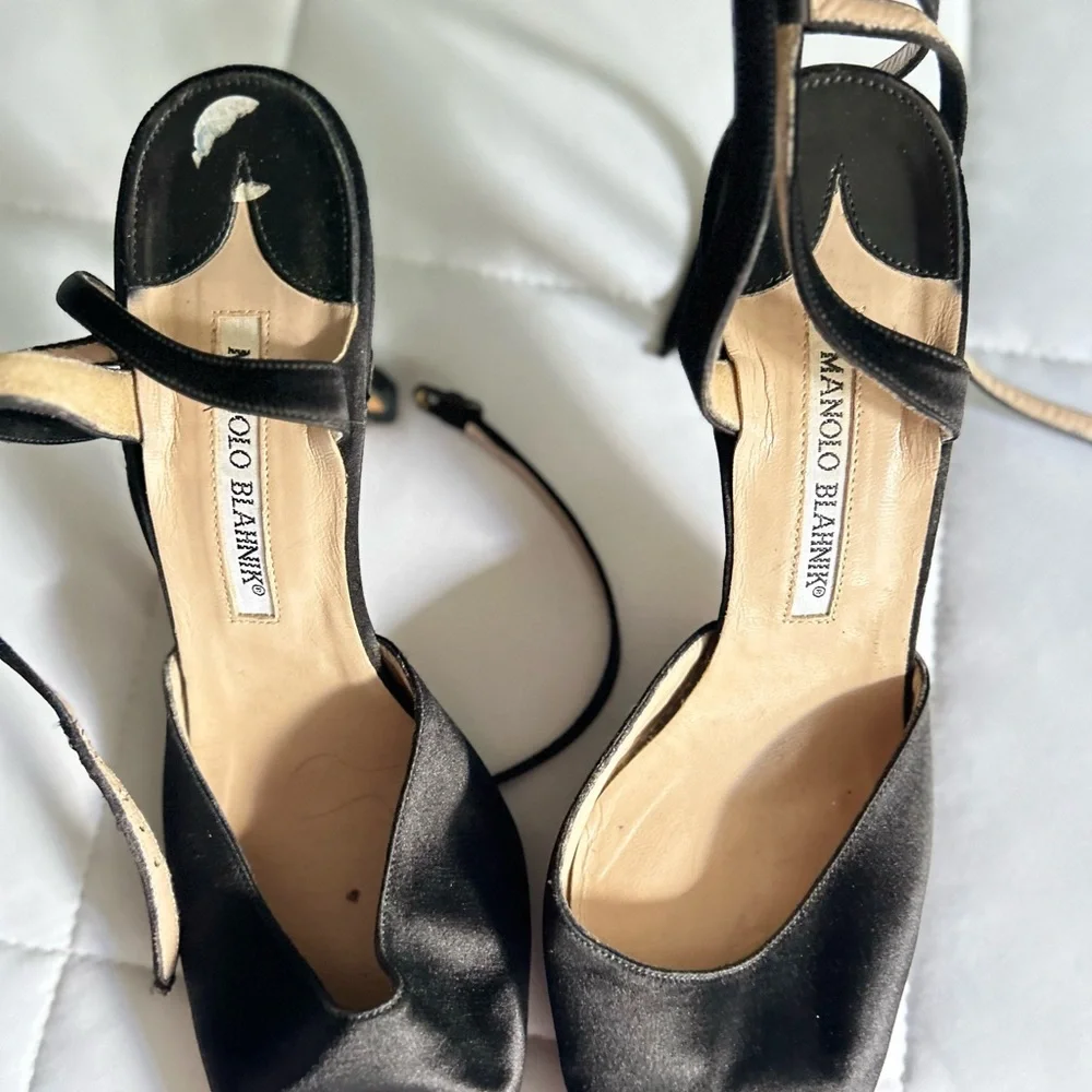 Manolo Blahnik Black Satin Heels - Picture 1 of 3